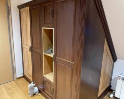 35. Скосени гардероби за антре от дъб масив по поръчка